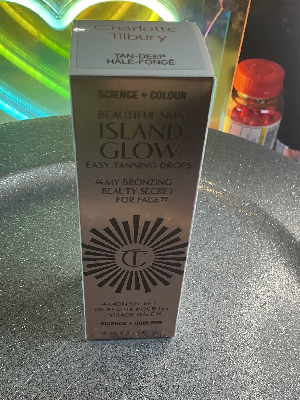 Charlotte Tilbury Island Glow Easy Tanning Drops - Gold & White Packaging
